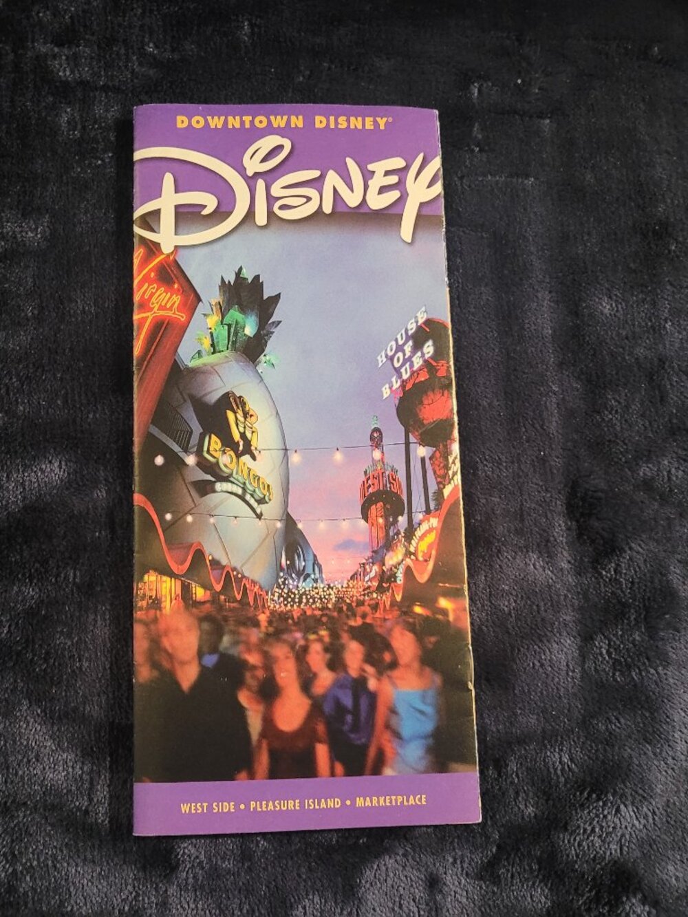 2005 Walt Disney World Downtown Disney guidebook pamphlet – 20-page vintage broc